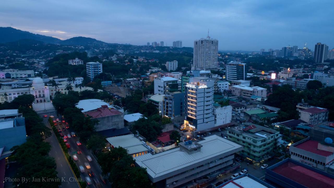 Griffin Hotel And Suites Cebu Exterior photo